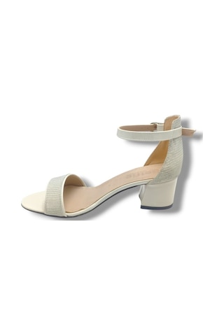 Selfie 4270-26 Simli Rugan Tek Bant Orta Topuk Büyük Numara Fashion Kadın Sandalet 5,5cm 41-43 Krem