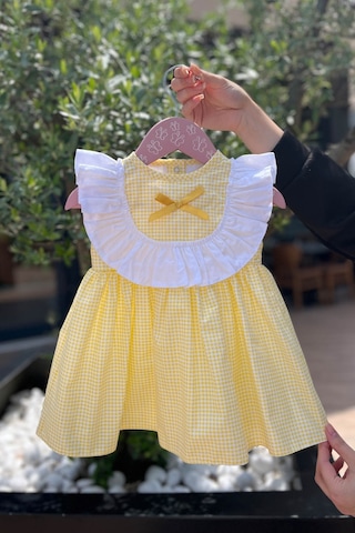 Fırfır Ve Kurdele Süslemeli Pötikare Sarı Kız Çocuk Bebek Elbise 001