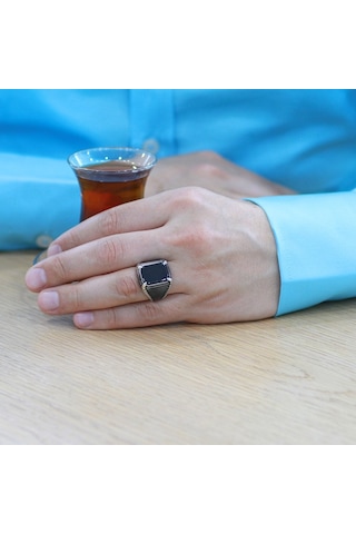 Nokta İşlemeli Kartal Pençesi Detaylı Siyah Oniks Taşlı 925 Ayar Gümüş Erkek Yüzük