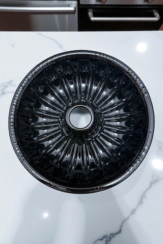 Emaye Dilimli Kek Kalıbı Yanmaz Yapışmaz Taban Siyah 30 Cm Siyah