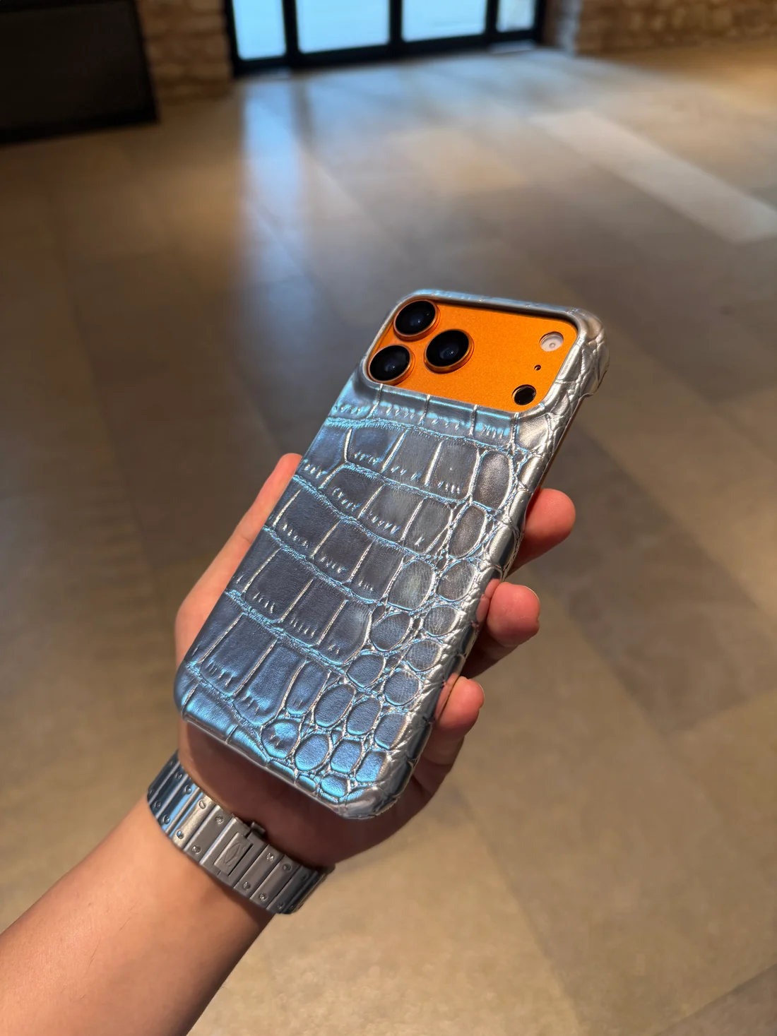 Apple iPhone Uyumlu Kabarık Parlak Deri Kılıf Gümüş