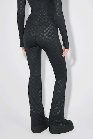 Misbhv Esnek Lycra Monogram Kayak Pantolonu - Flare Paça Ve Metal Logo Detayı Siyah