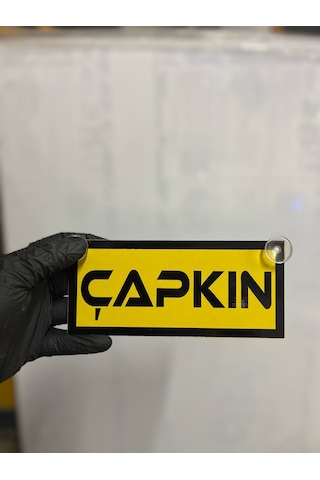 Sarı Renk Üzeri Siyah Renk Çapkın Yazılı Vantuzlu Cam Süsü Sarı Renk Üzeri Siyah Renk Çapkın Yazılı Vantuzlu Cam Süsü