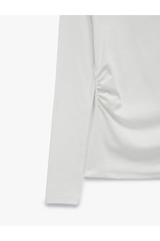 Koton Slim Fit Uzun Kollu Büzgü Detaylı Yuvarlak Kayık Yaka Tişört Ekru 7wak50156ek