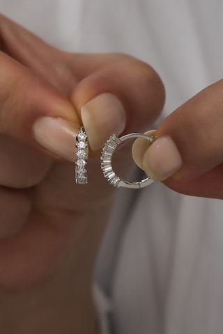 Nereze 925 Ayar Gümüş Rodyumlu 15 MM Zirkon Taşlı Halka Küpe