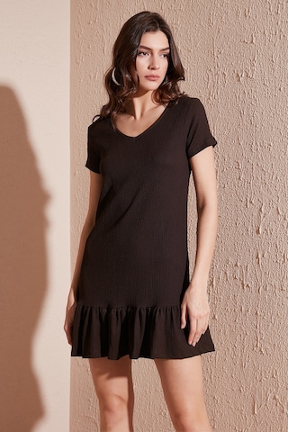 Lela Regular Fit Fırfırlı V Yaka Bürümcük Mini Bayan Elbise 5865071 Kahve