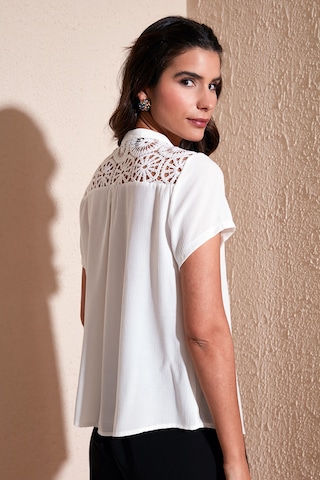 Lela Güpür Detaylı % 100 Pamuk Regular Fit V Yaka Bayan Bluz 611Bz0286 Ekru