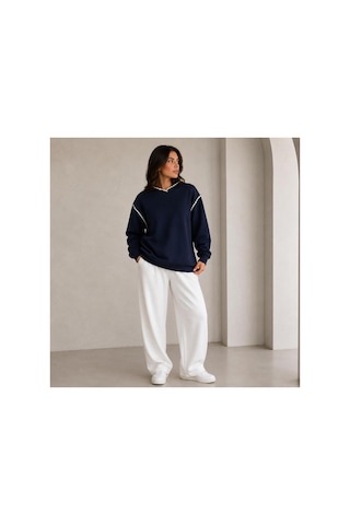 Herkesemoda Yaka Ve Kol Nakış Detaylı Kapüşonlu 2 İplik Şardonlu Sweatshirt Lacivert-krem