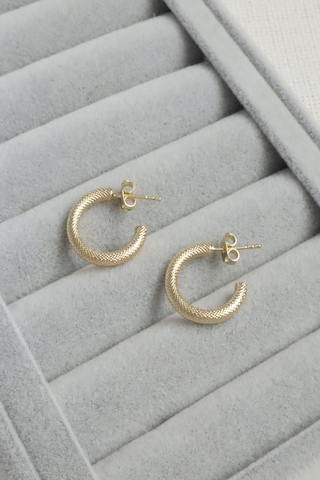 Kadın Küpe Kararmaz 14k Renk Vip Seri Dokulu Yarım Halka Boru 2cm Küpe Altın