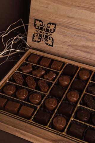 Moon Chocolate Special Handmade Dolgulu Çikolata Ahşap Kutu 40'lı