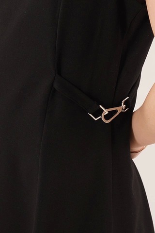 Yanları Zincir Detaylı Sıfır Kol Siyah Mini Elbise Siyah