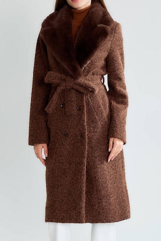 Kadın Kahverengi Bukle Kumaş Uzun Kaban Büyük Yakalı Kışlık Palto Teddy Kaban Kahve