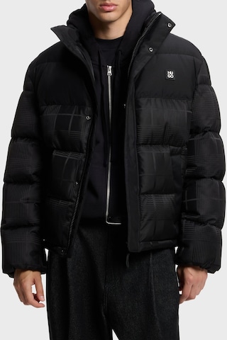 Hugo Kapitoneli Regular Fit Dik Yaka Şişme Mont Erkek Mont 50570791 001 Siyah