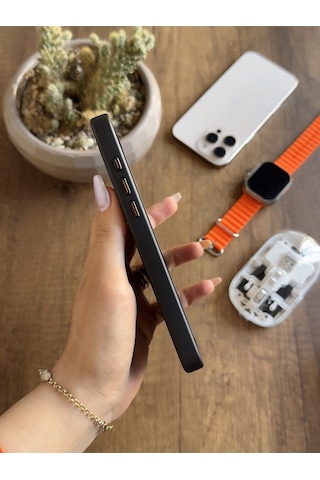 Apple iPhone 14 Pro Max Uyumlu Karbon Desenli Standlı Ve Magsafe Uyumlu Kılıf Soocase700 Siyah
