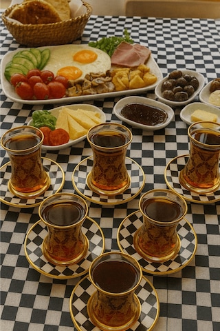 12 Parça Altın Yaldız Desenli Cam Çay Bardağı Ve Dama Desenli Çay Tabağı - Çay Takımı Çok Renkli