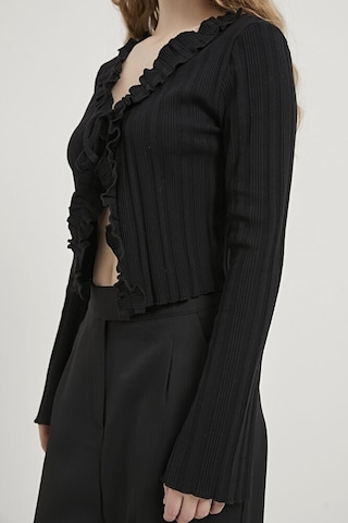 Kadın Fırfır Detaylı Önü Bağcıklı Esnek Pamuk Kısa Fitilli Hırka Siyah