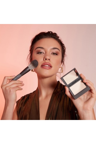 Alix Avien Kompakt Pudra 12 Saate Kadar Kalıcılık Sıcak Cilt Alt Tonu Compact Powder 09 Golden Sand