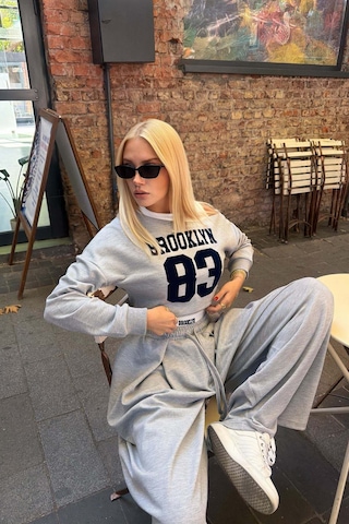 Extra Wide Ekstra Geniş Paçalı Bağcıklı Eşofman Alt Ve Düşük Omuz İki Parçalı Atletli Eyalet Abd Usa Yazı Baskılı 2 Parça Görünümlü Uzun Kol Sweatshirt Spor Mevsimlik Kadın Takım Gri