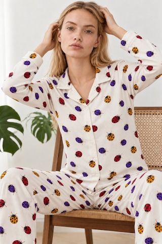Womanandkids Night Beyaz Kadın Uğur Böcekli Gömlek Yaka Pijama Takımı 4827