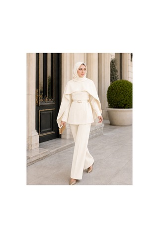 Unika Boutique Liya Pelerinli Tesettür Takım Beyaz
