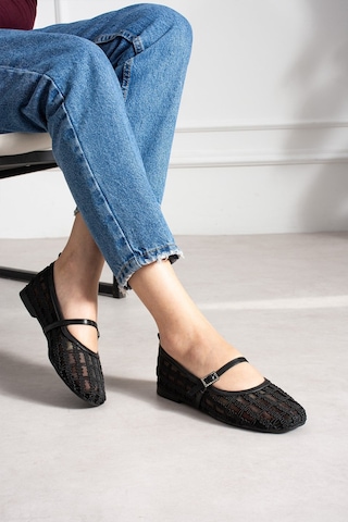 Dabab Shoes Rıvena Kadın Siyah Tül Üzeri Nakış Detaylı Kare Burun Üstten Bantlı Düz Taban Mary Jane Babet