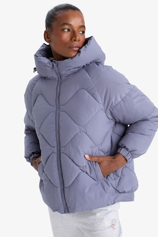 Defacto Defactofit Su İtici Oversize Fit Geniş Kalıp Kapüşonlu Fermuarlı Cepli Şişme Mont E9260ax25aupr492 Mor-pr492