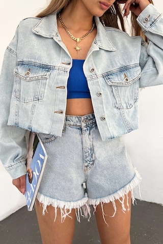 Mavi Çift Cepli Lazer Kesim Yıkamalı Crop Denim Ceket Bcdf-235408 Çok Renkli