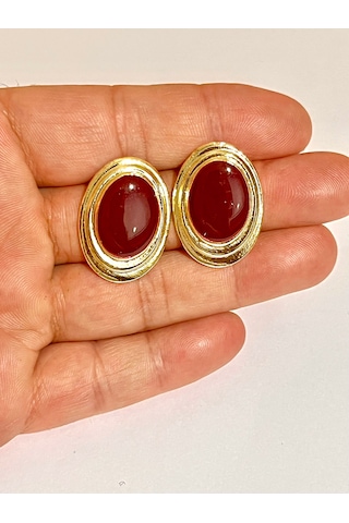 Vintage Gold Oval Siyah Taşlı Küpe - Retro Şıklık Kırmızı