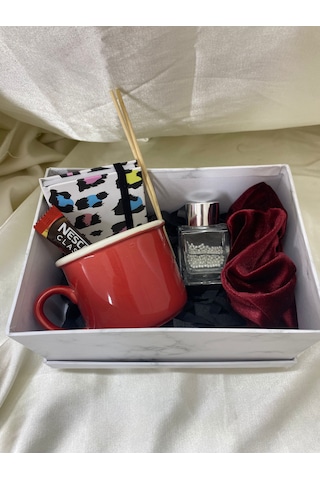 Kırmızı Kupa Kahve Hediye Kutusu Mumlu Hediye Seti Şık Ve Özel Hediye Kadın & Erkek İçin Özel Kutulu Hediye -