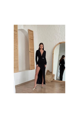 Can Çapar Kadın Abiye Derin Degaje Yaka Likralı Kemer Detaylı Bodycon Maxi Elbise - Abiye & Mezuniyet Elbisesi Siyah