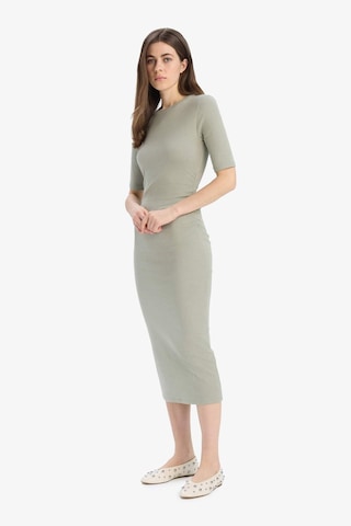 DeFacto Bodycon Vücudu Saran Bisiklet Yaka Ribana Kısa Kollu Midi Elbise E6003AX25SPKH234