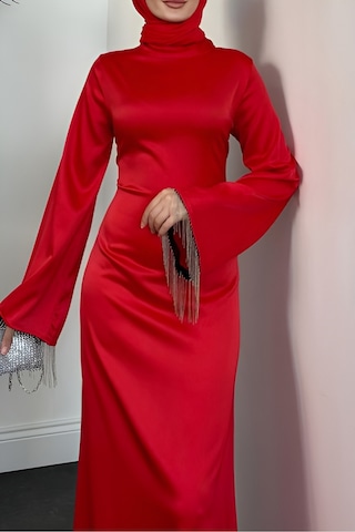 Kolları Zincirli Tesettür Kırmızı