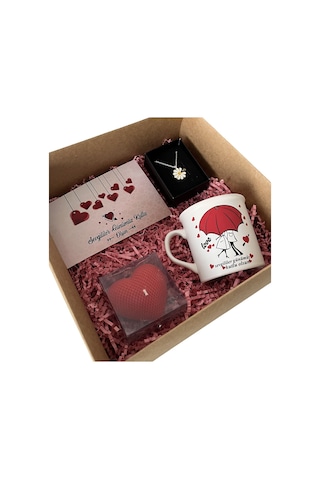 Bk Gift Kişiye Özel Kutlama Kartı & Sevgililer Günü Tasarımlı Kupa & Kalp Mum & Papatya Kolye Hediye Kutulu Set, Sevgiliye Hediye, Yıl Dönümü Hediyesi