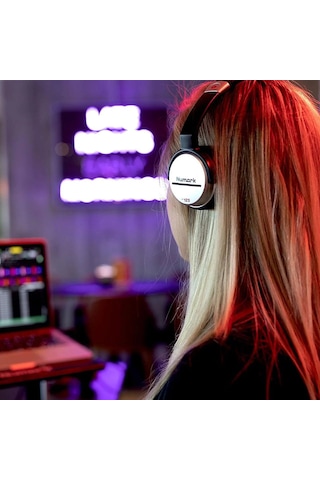 Numark Mixstream Pro Go Wifi Bataryalı Standalone Dj Controller & Hf 125 Profesyonel Dj Kulaklık
