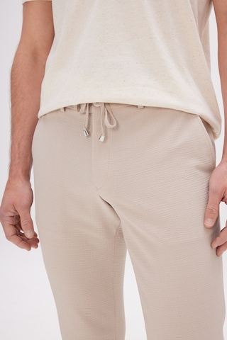 AC&Co / Altınyıldız Classics Erkek Bej Slim Fit Dar Kesim Beli Bağlamalı Yan Cep Gofre Desenli Pantolon Bej