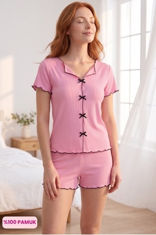 Çağrı Bies Kadın Düğmesiz Fitilli Kumaş Fiyonklu %100 Pamuk Fırfır Kısa Kol Mini Şortlu Pijama Takımı Pembe