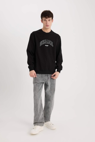 DeFacto Regular Fit Bisiklet Yaka Baskılı Sweatshirt E3205AX24WNBK81 Siyah