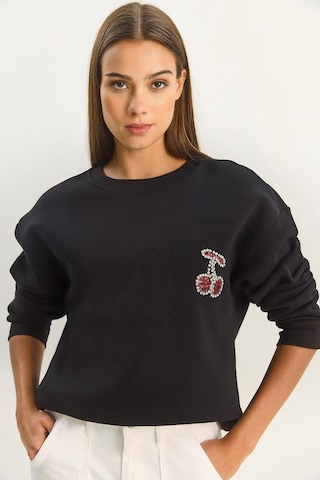 Shade Kadın Bisiklet Yaka Kiraz Taş İşlemeli Üç İplik Şardonlu Sweatshirt 60601047 - Siyah