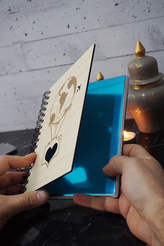 Dünyalı Balon Desenli Ahşap Defter - A5 Spiralli Çizgisiz Defter Ahşap Rengi Banu