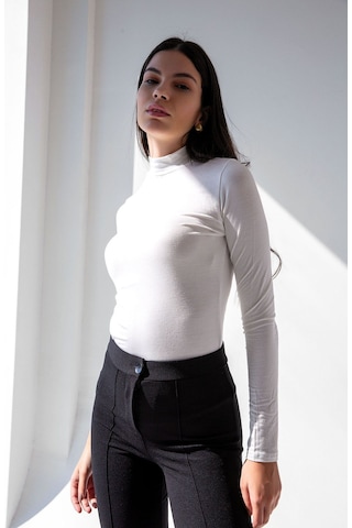 Kadın Dik Yaka Zebra Desenli Body Beyaz