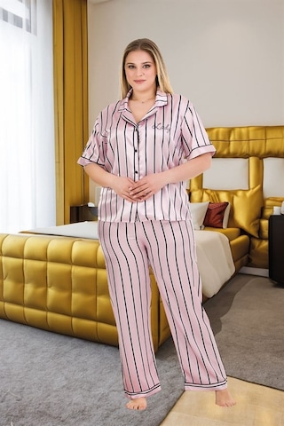 Gizers Giyim Büyük Beden Şık Tasarım Pembe Siyah Çizgili Düğmeli Kısa Kol Lüx Saten Pijama Takımı Çok Renkli