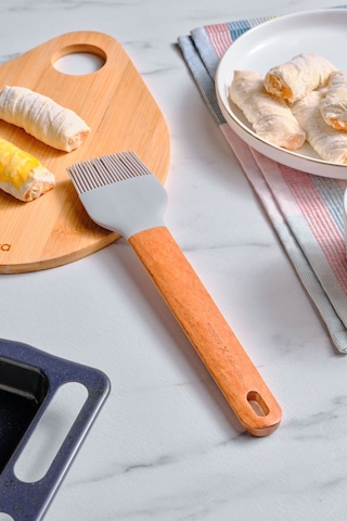 Karaca x Refika Gadgets Ahşap Saplı Silikon Fırça