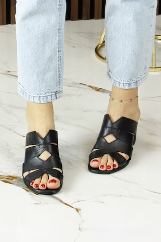 Erkan Saçmacı Bianca Siyah Hakiki Dana Derisi Önü Açık Kesik Detaylı Kalın Topuklu Günlük Terlik