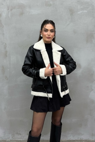 Msm Fashion Kadın İçi Beyaz Kürklü Siyah Kısa Biker Deri Ceket Mont Siyah-beyaz Siyah - Beyaz