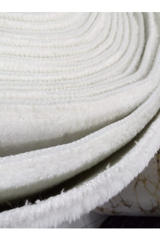 Post Halı Beyaz Tüylü Peluş Kaymaz Taban Kesme Yolluk