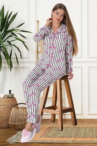 Lohusa Sepeti Lohusasepeti Flamingo Temalı Önden Düğmeli Lohusa Pijama Takımı Ekru - 5923 001 Lohusa Sepeti Lohusasepeti Flamingo Temalı Önden Düğmeli Lohusa Pijama Takımı Ekru - 5923 001