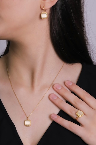 Beyisa Güneş Taşı Serisi Sarma Kare Kesim Beyaz Renkli Otantik Gümüş Takı Seti