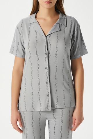 Ritnice Kadın Spring Yumuşak Doku Gri Bahar Dalı Ön Düğmeli Kısa Kollu Pijama Takımı