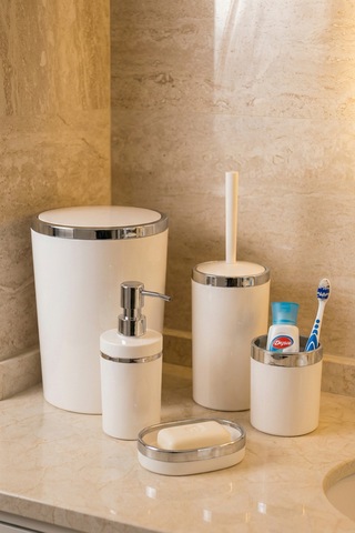 Makri Home 5 Parça Akrilik Banyo Seti, Şık Ve Kaliteli Akrilik, Gümüş Renk Detaylı, Beyaz Beyaz