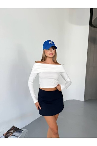 Kechi Woman Dalgıç Kumaş Madonna Yaka Crop Beyaz